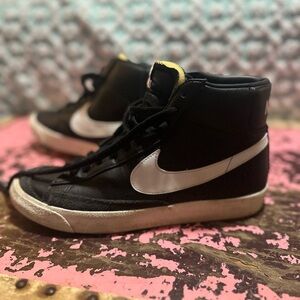 NIKE Blazers Men’s Sz 9 BLACK leather
